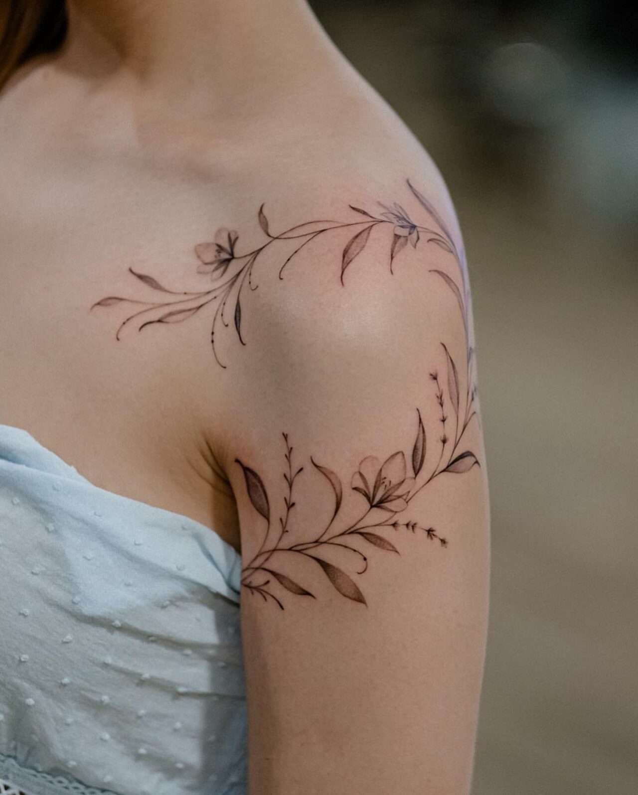 33 Stunning Shoulder Tattoos for Women in 2024
