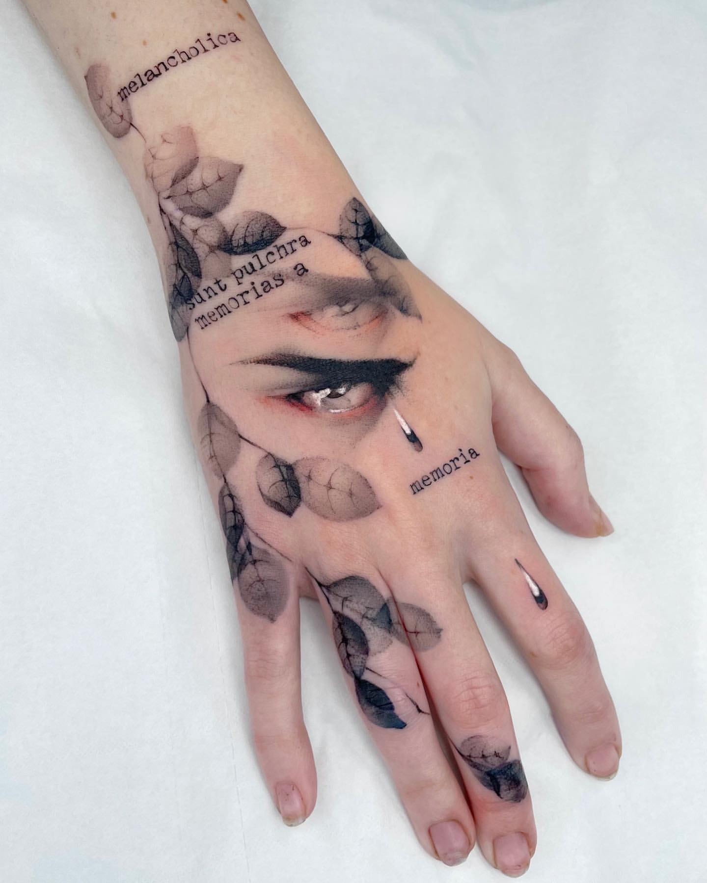 Hand Tattoos for Women 16