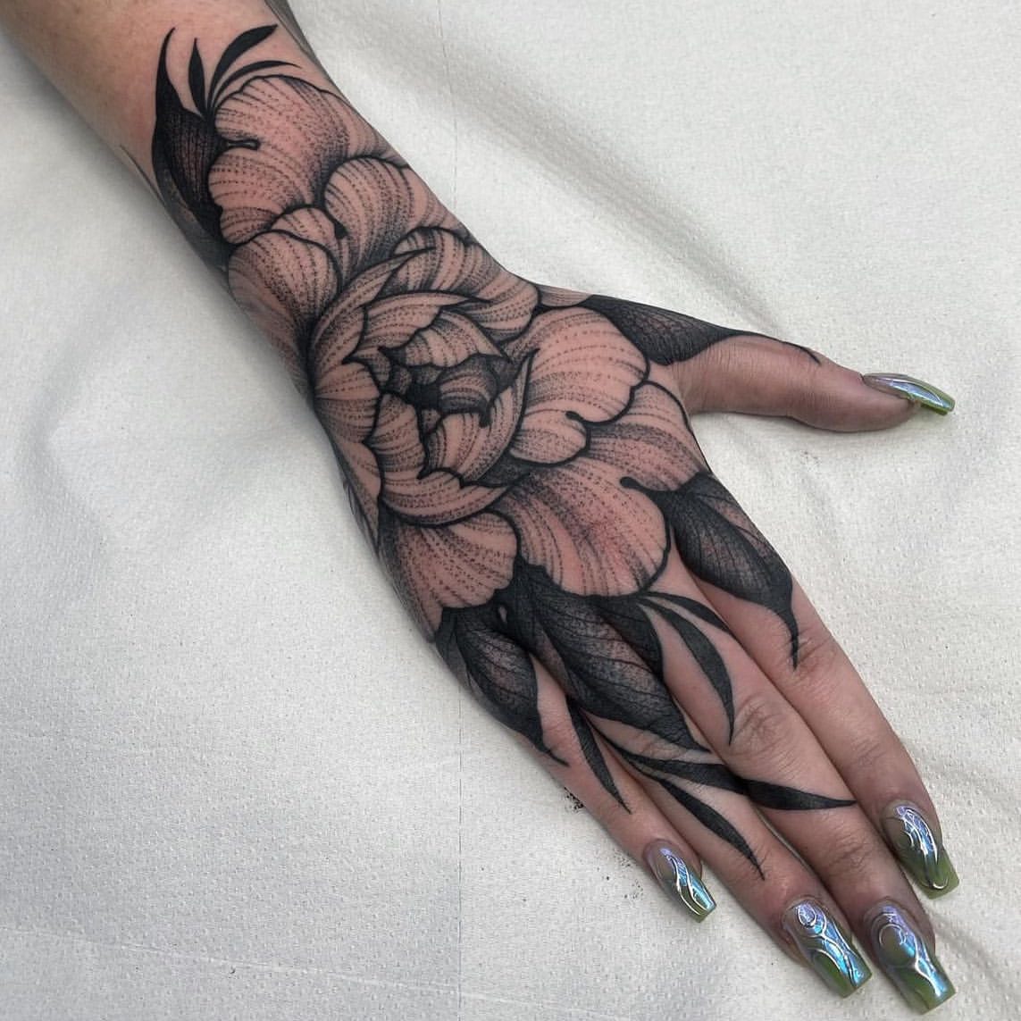 Hand Tattoos for Women 17