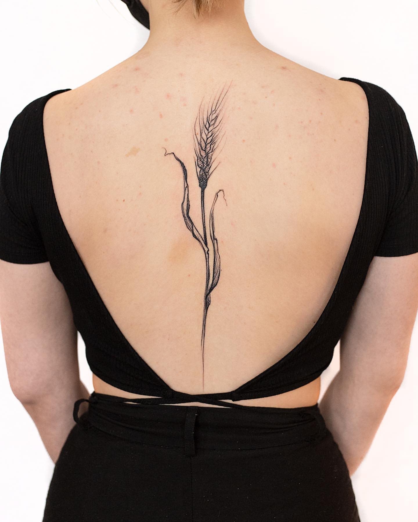 Spine Tattoos for Women 31