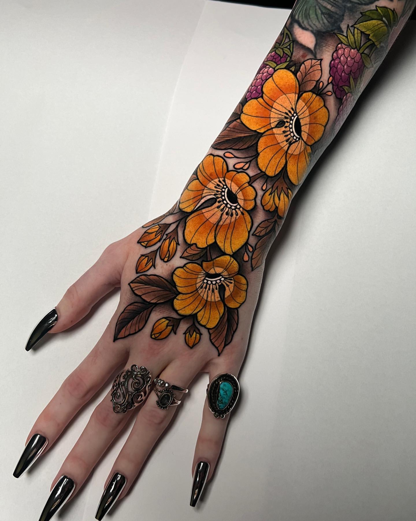 Hand Tattoos for Women 31