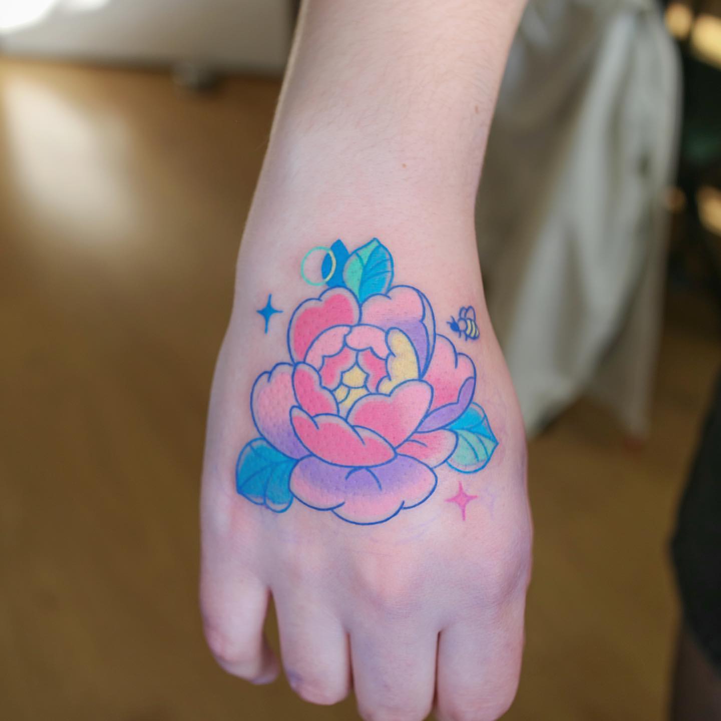 Hand Tattoos for Women 32