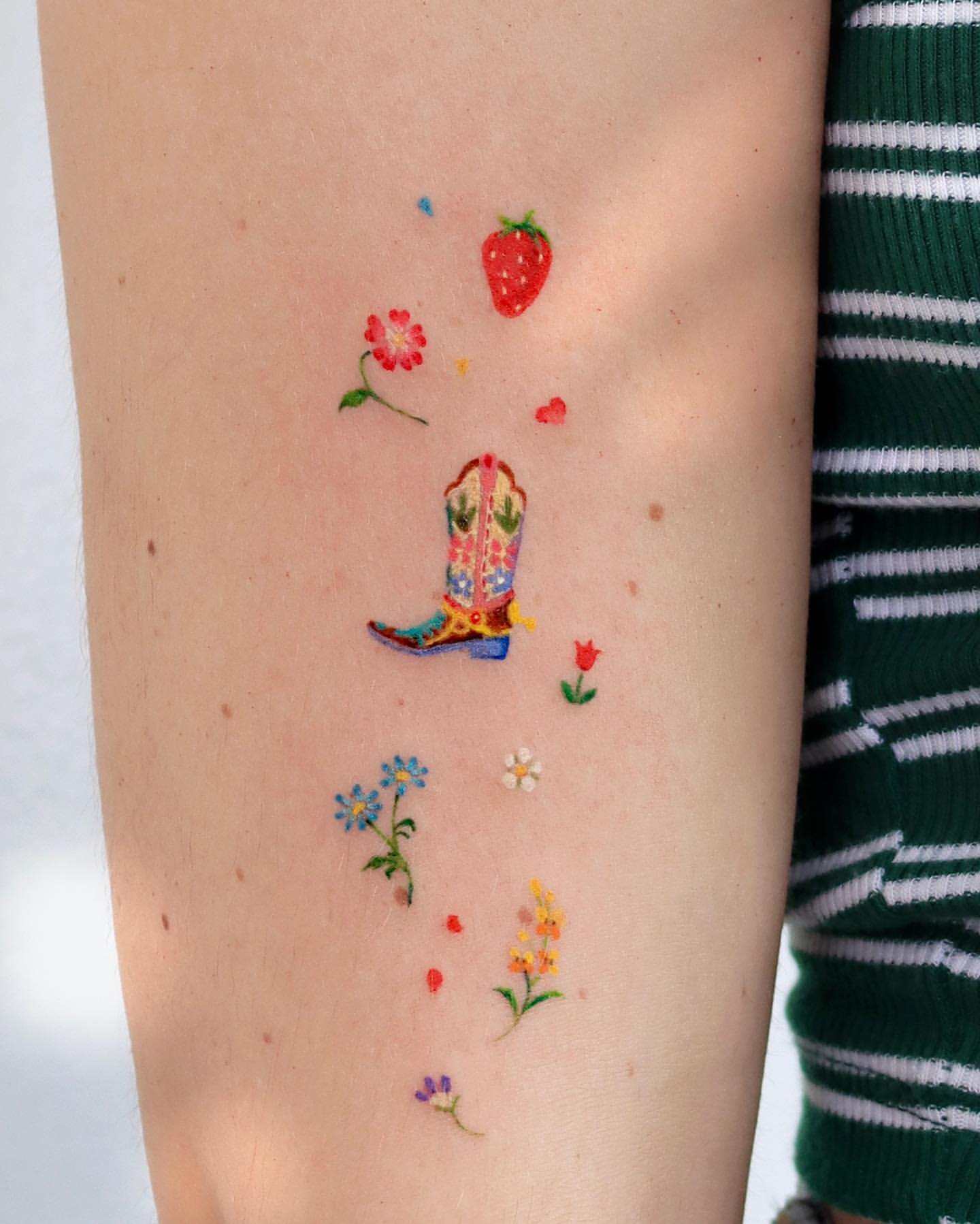 Small Tattoos for Women 27