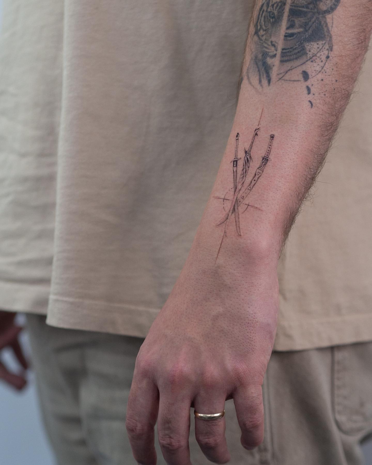 79 Attractive Lotus Flower Wrist Tattoos Design - Wrist Tattoo Pictures-cheohanoi.vn