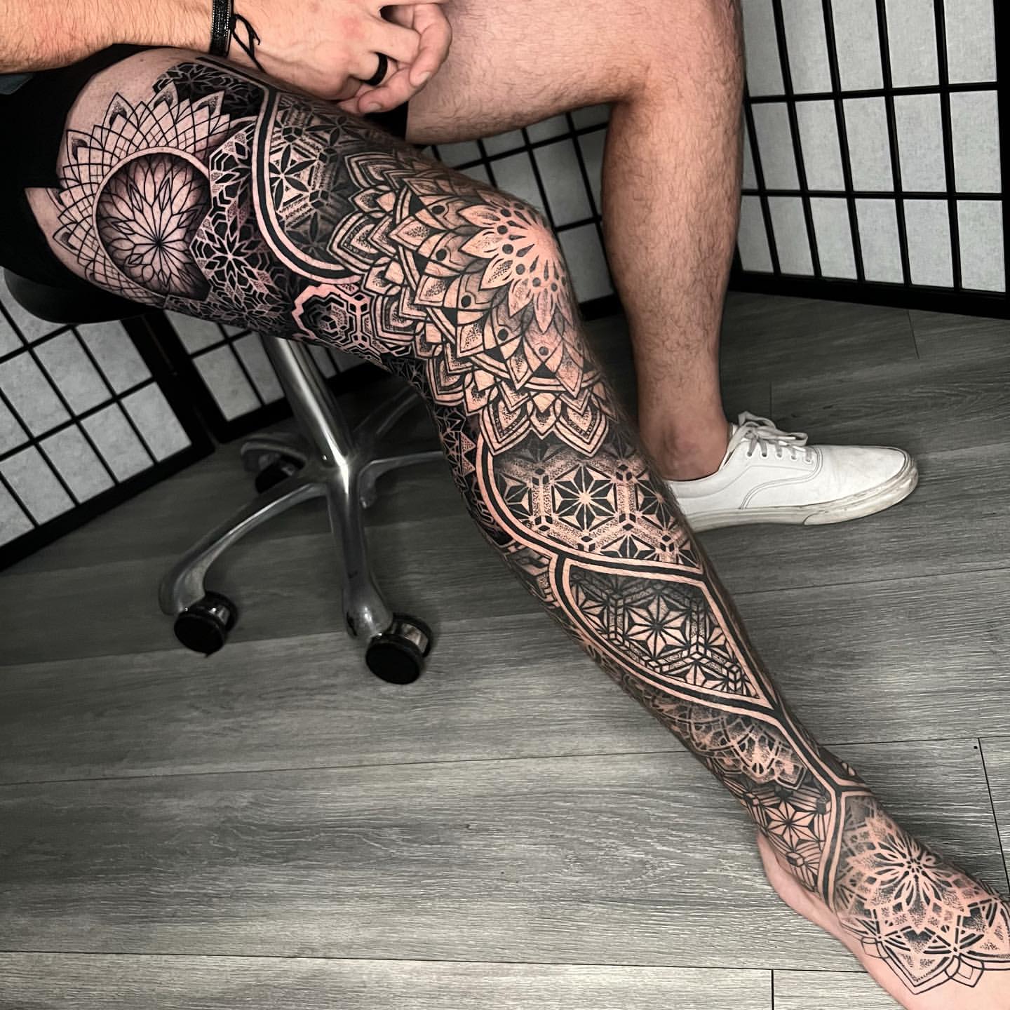 Traditional leg sleeve coming along nicely. All work by Lee Brown @ True  Black Tattooing in Dublin, Ireland. : r/traditionaltattoos