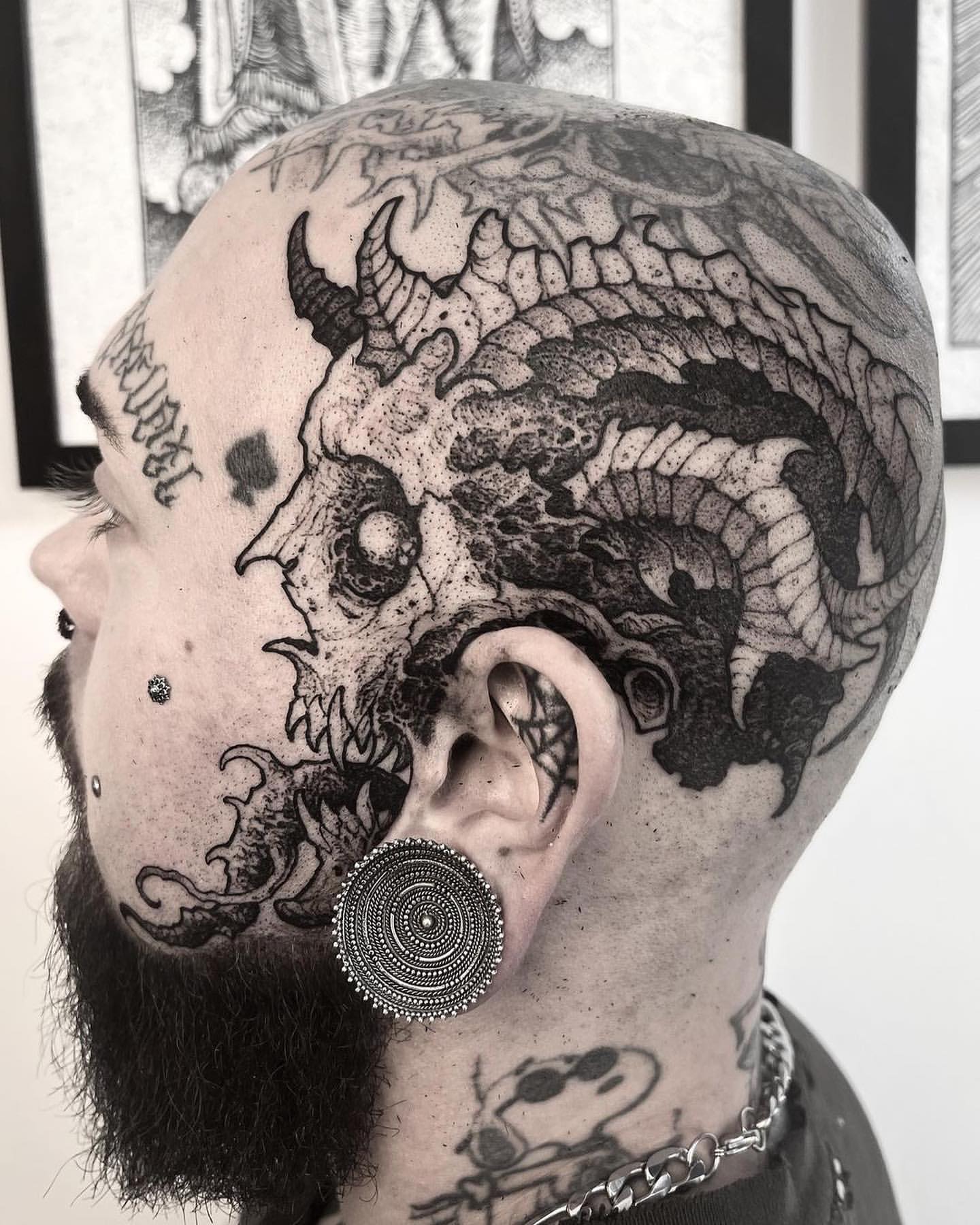 Amazing optical illusion tattoo makes Utah man look like he has a large  hole in the back of his head | Daily Mail Online