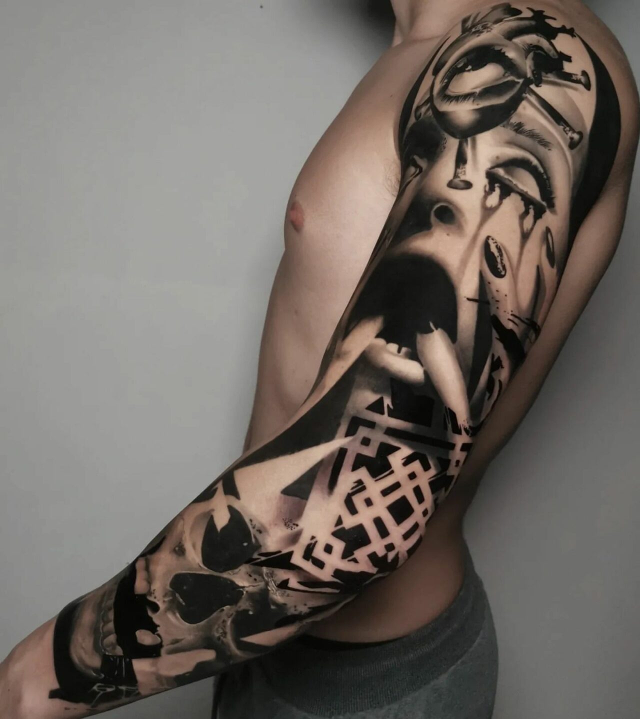 33 Striking Sleeve Tattoos for Men in 2024