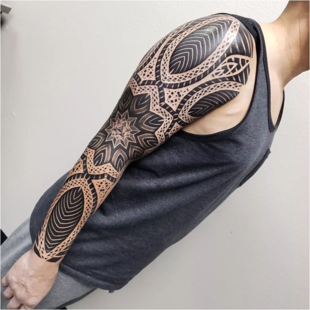 Geometric Tattoos for Men 31
