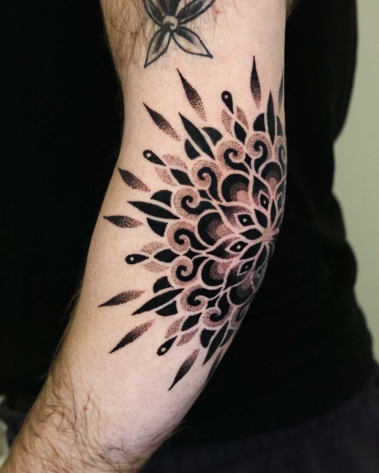 33 Exciting Elbow Tattoos for Men in 2023